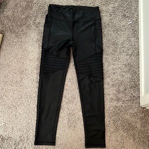 Mono B leggings size large. Full length.